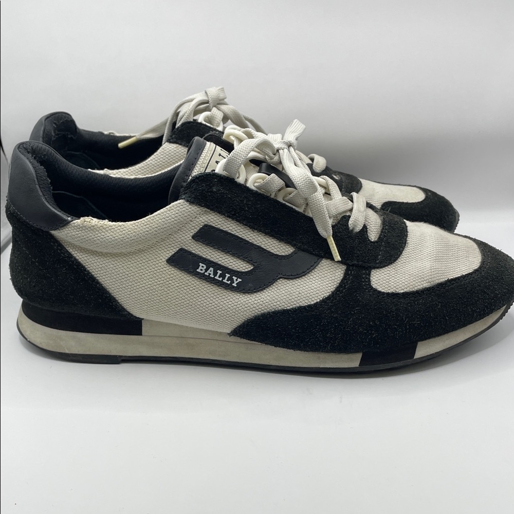 BALLY - Classic Laceup Sneakers - Black / Cream - 8.5
